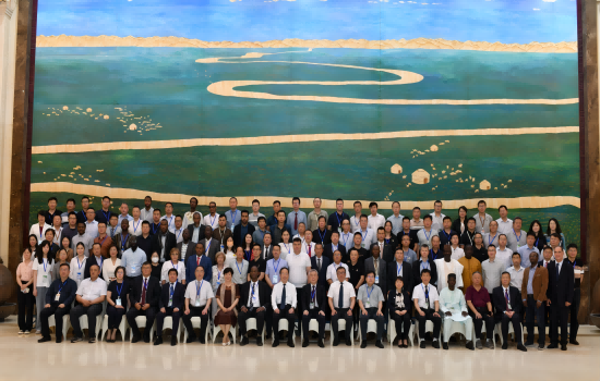 深圳腾博会官网在第三届塔克拉玛干沙漠论坛， 启航光伏水生态全球发展新征程